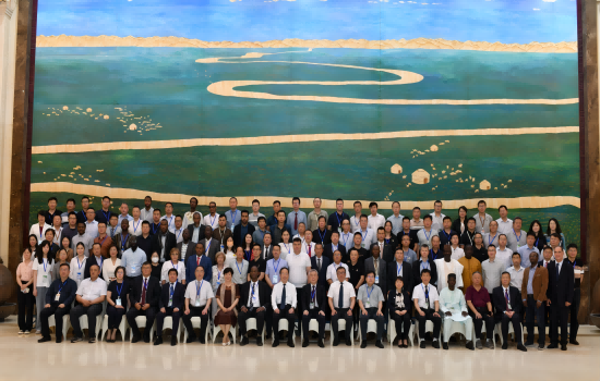 深圳腾博会官网在第三届塔克拉玛干沙漠论坛， 启航光伏水生态全球发展新征程